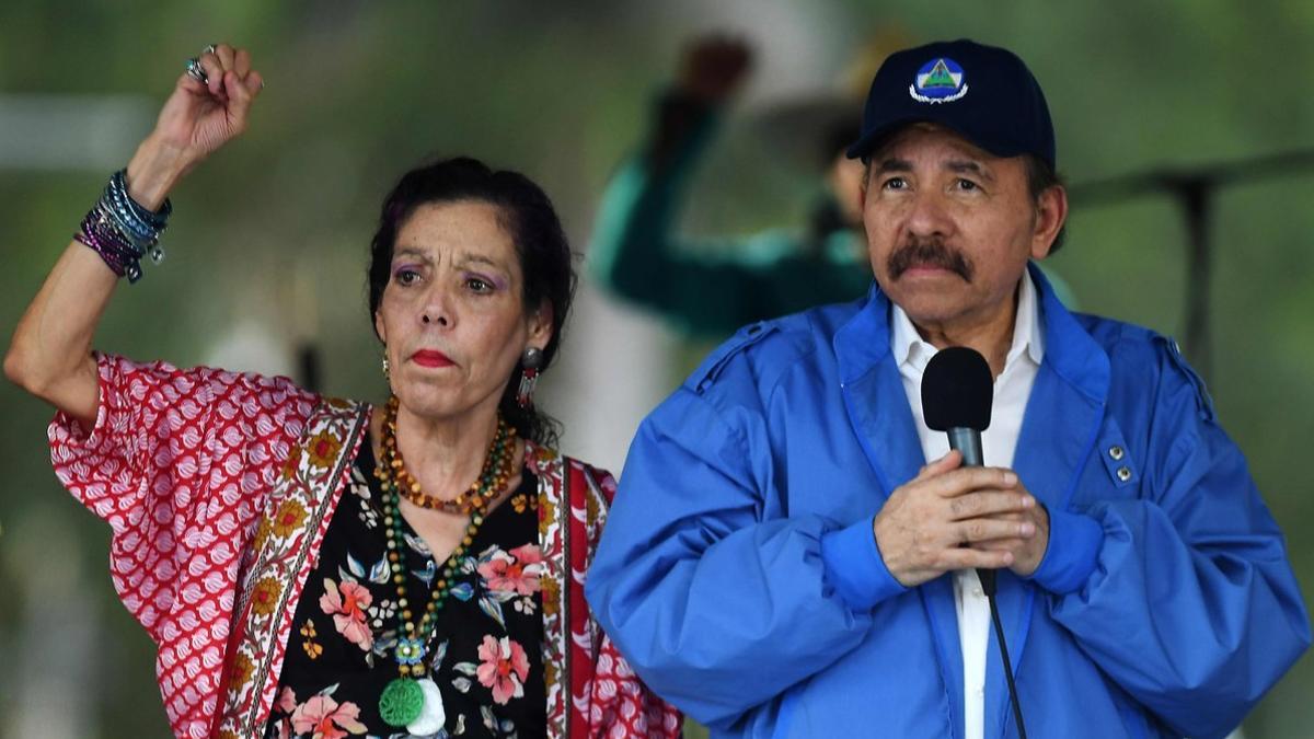 Daniel Ortega y su esposa Rosario Murillo