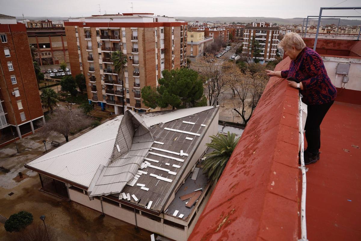 El temporal destroza el tejado de una iglesia en Ciudad Jardín.