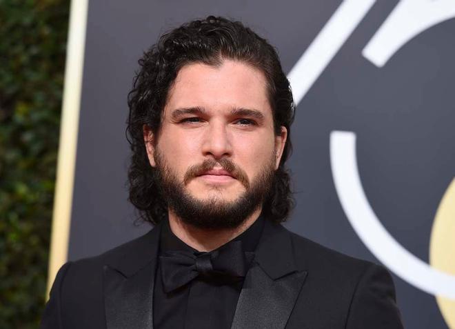 Kit Harington con resaca en los Globos de Oro 2018