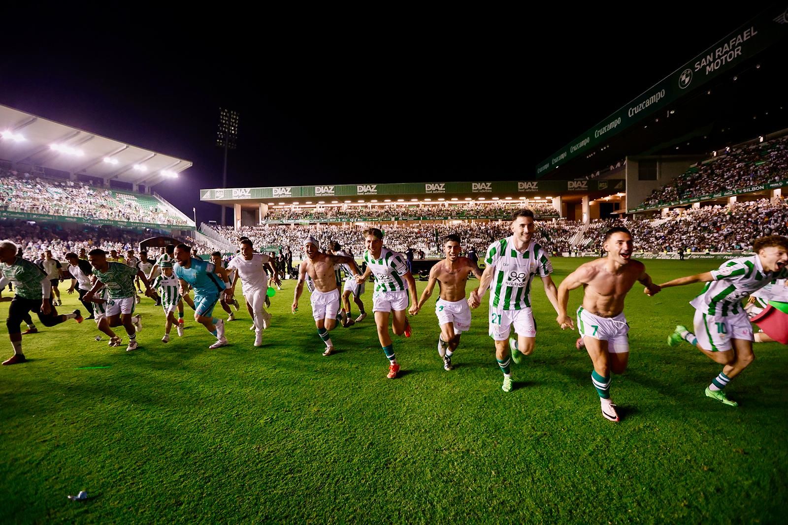 El Córdoba CF vuelve a Segunda / Las mejores imágenes de una noche para la historia
