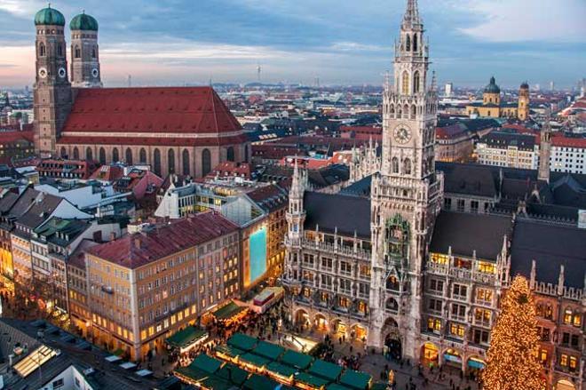 Vista de Marienplatz, la plaza central de Munich con su mercadillo de Navidad