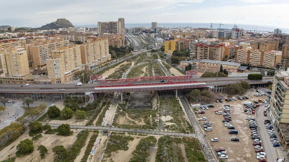 Los terrenos en los que se proyecta el futuro Parque Central de Alicante