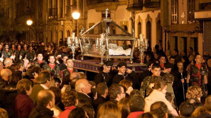 Procesión en Villaviciosa, en la Semana Santa de 2017.