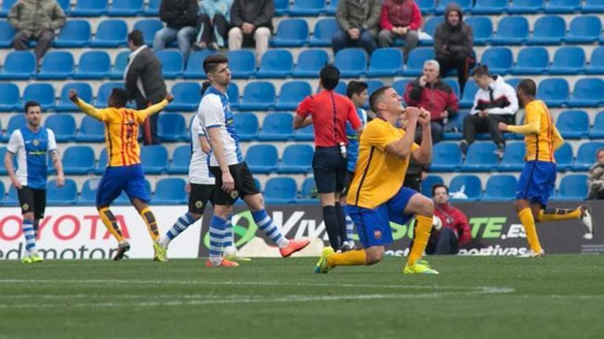 Celebración del 0-2 tras un saque de esquina provocado por el fuerte viento.