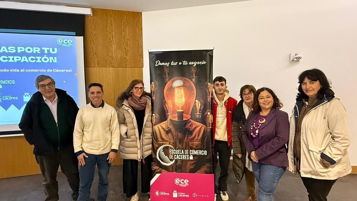 Formación de la Escuela de Comercio de Cáceres.