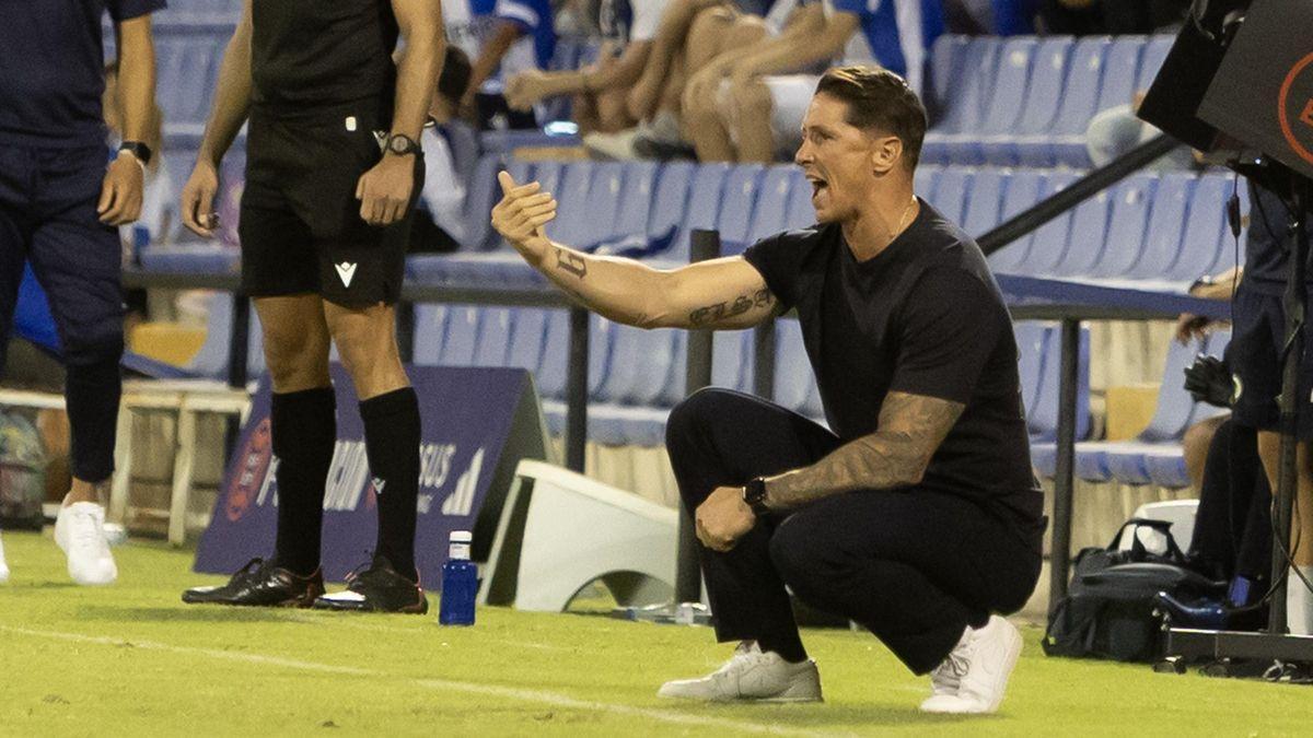 Fernando Torres vivió con inquietud el 3-0 del Hércules sobre su equipo.