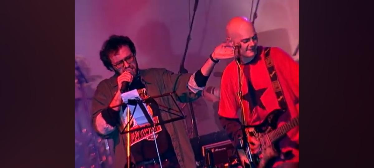 Jesús Cifuentes (derecha) con Jota, de Ixo Rai!, en un concierto a finales de los 90.