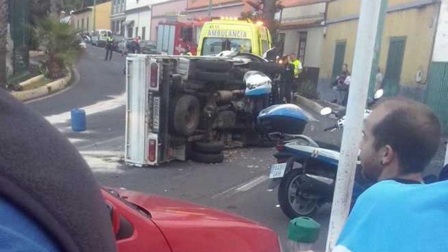 Muere en la autopista de Tenerife en un choque tras circular en sentido contrario