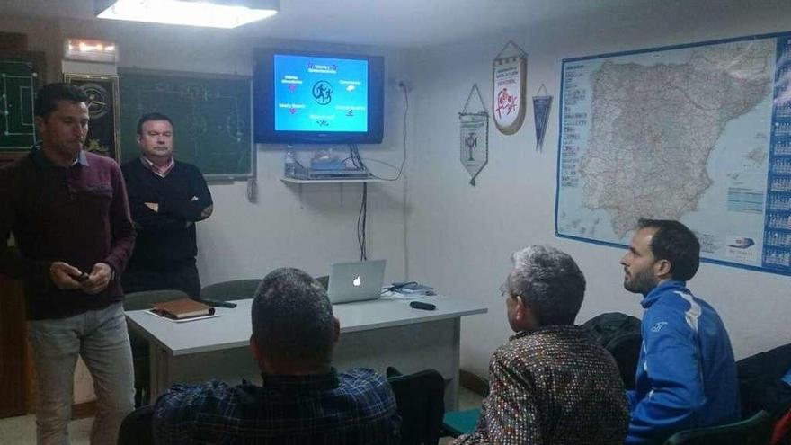 Un momento de la charla en las dependencias de la Delegación Provincial.