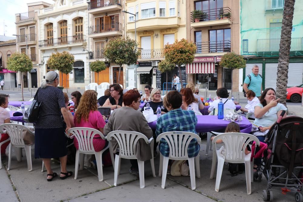 Torrent sale a tejer a la calle