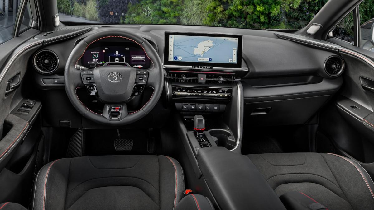 Toyota C-HR Plug-in Hybrid'in içi