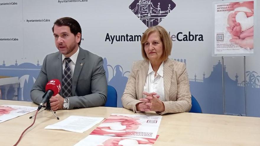 Las familias de Cabra pueden pedir ya los 300 euros de ayuda a la natalidad.