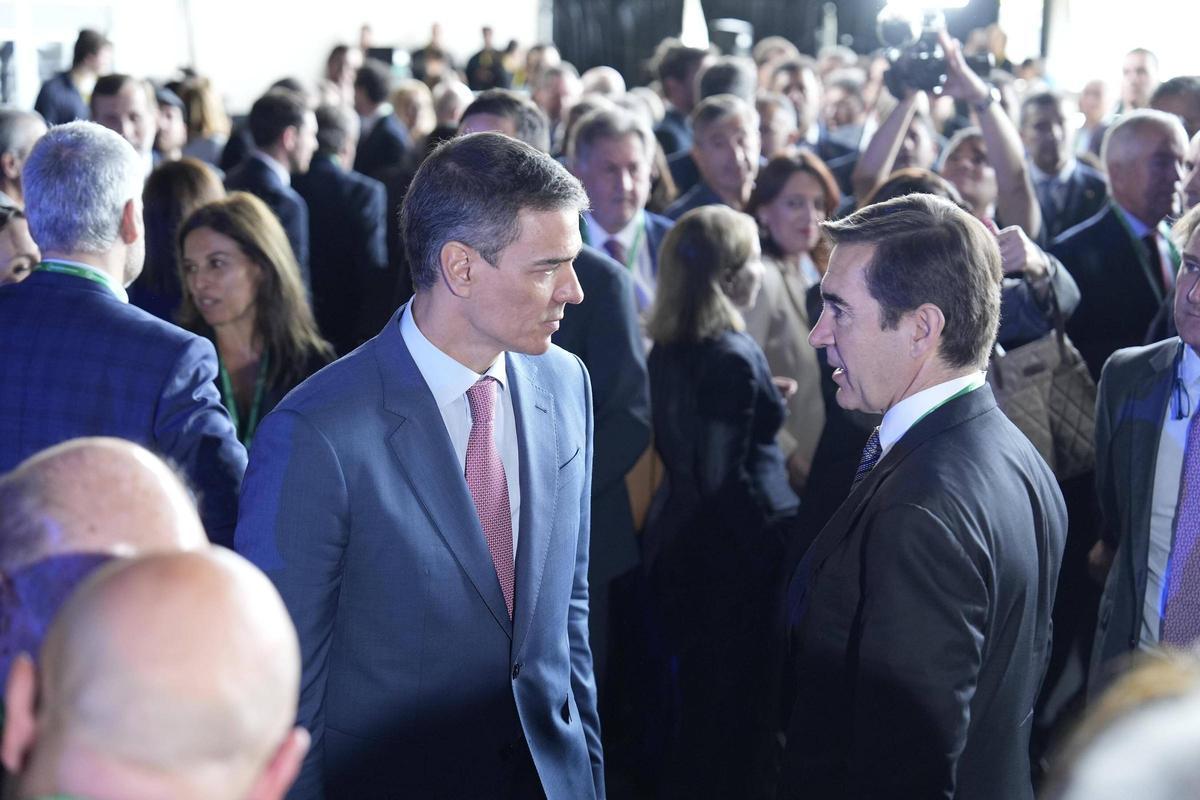 Pedro Sánchez, en la inauguración del acto del Cercle dEconomia, con el presidente de BBVA, Carlos Torres
