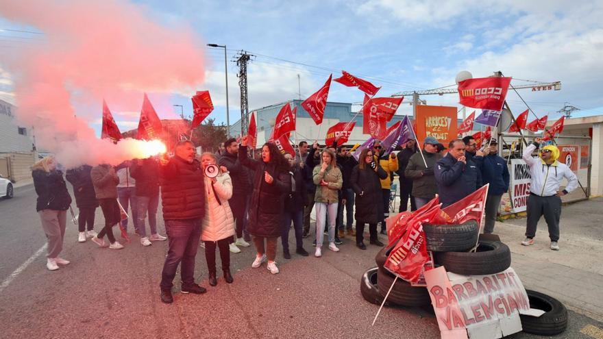 Seguimiento masivo en Alicante en la jornada de huelga autonómica de las ITV