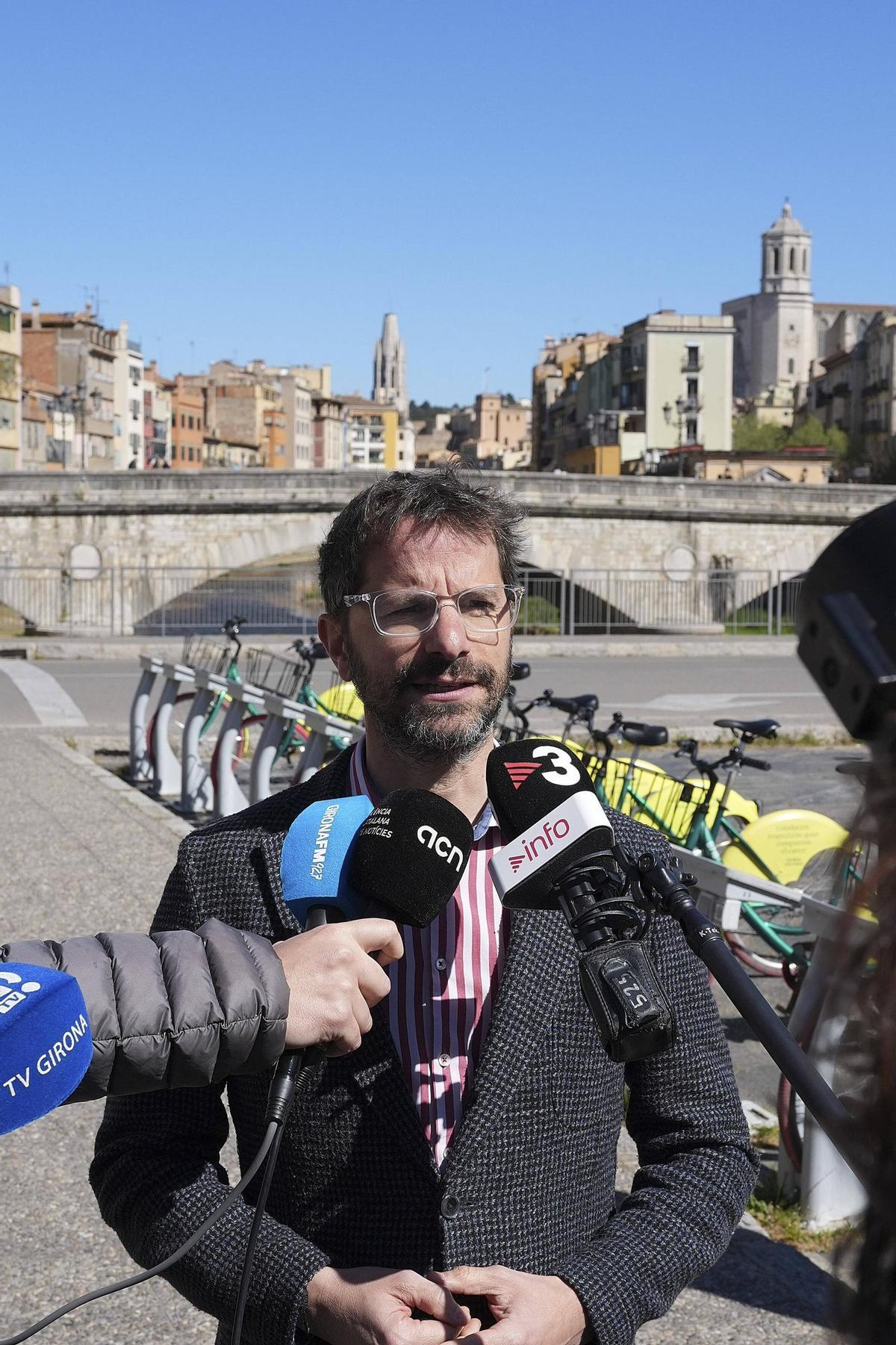 Els trebals d'emergència a la Plaça Catalunya de Girona