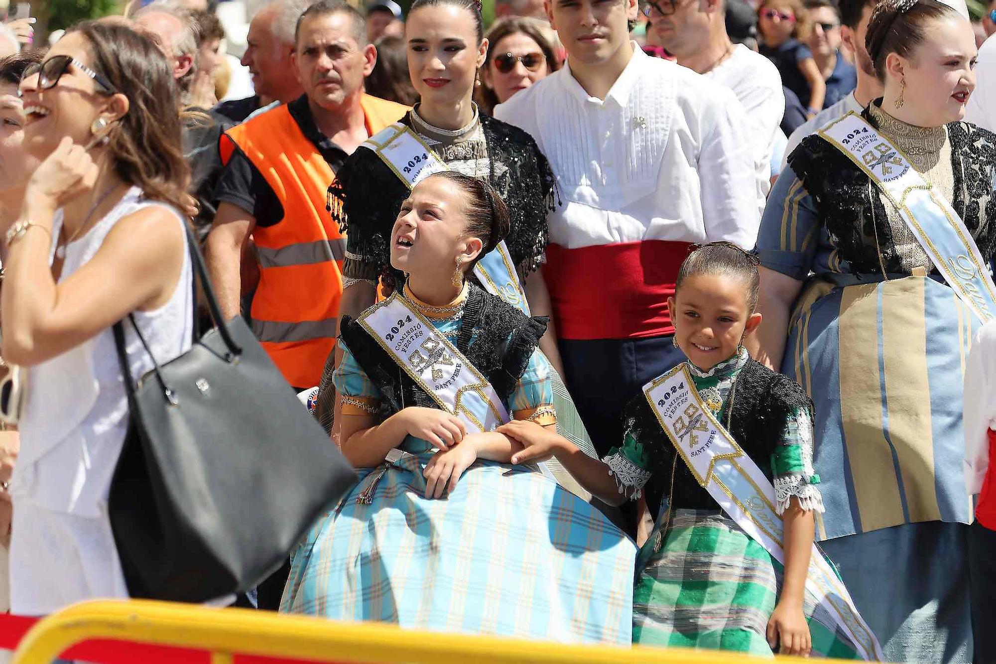 El Grau da inicio a las fiestas de Sant Pere con pólvora, bous y música