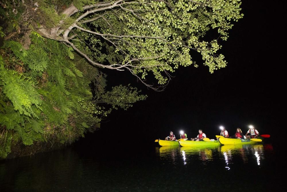 Recorrido fluvial nocturno en el Occidente surcando las aguas del río Navia y el Polea