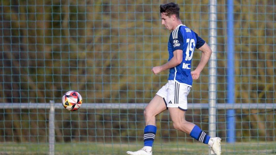 El Coruxo busca el gol con el punta Xavi Sola