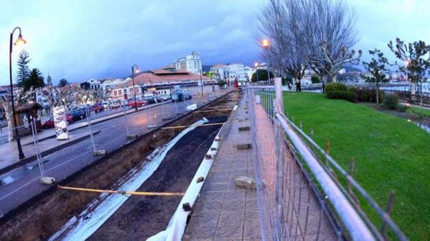 Zanja abierta en la travesía de Cangas.  // Gonzalo Nuñez