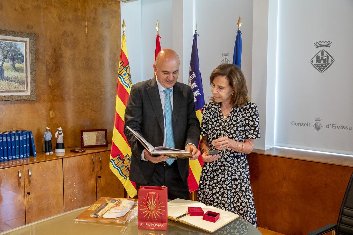 Galería: imágenes de la visita a Ibiza de la embajadora de Francia en España