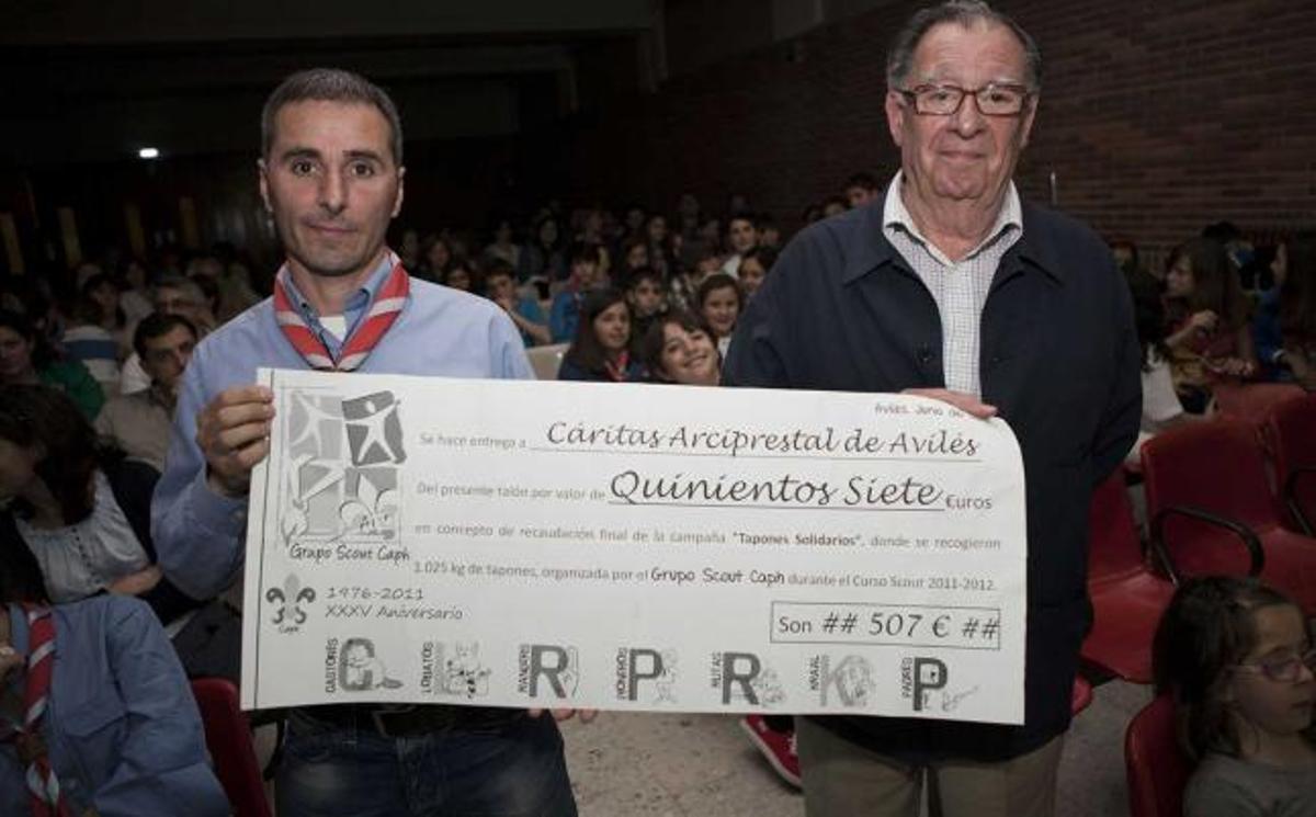 El grupo Scout del Santo Ángel, que celebra su 35.º cumpleaños, dona 507 euros a Cáritas
