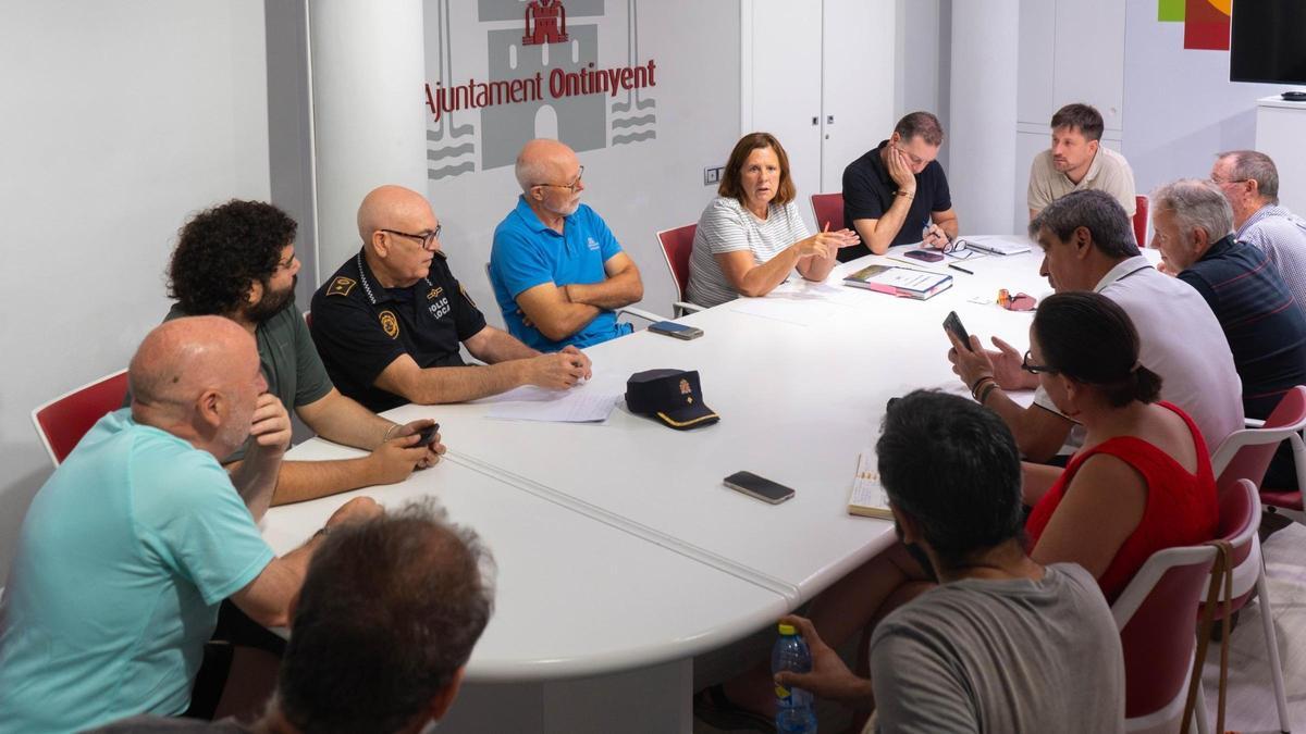 Reunión en el Ayuntamiento de Ontinyent para abordar la gestión del paraje del Pou Clar.