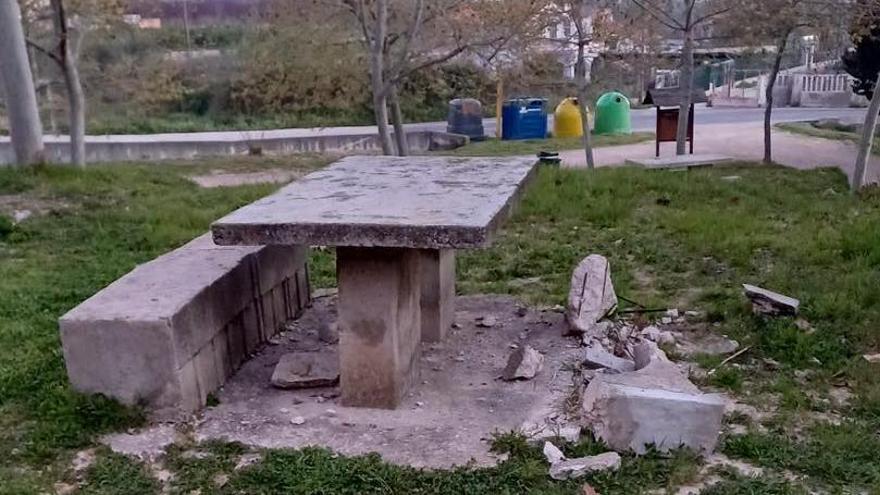 Acto vandálico en una zona recreativa de Barx