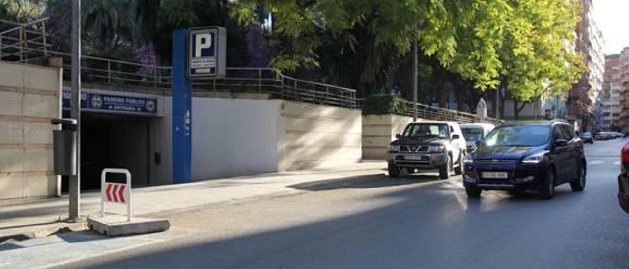 Xàtiva amenaza con resolver el contrato a la empresa del parking de la Albereda