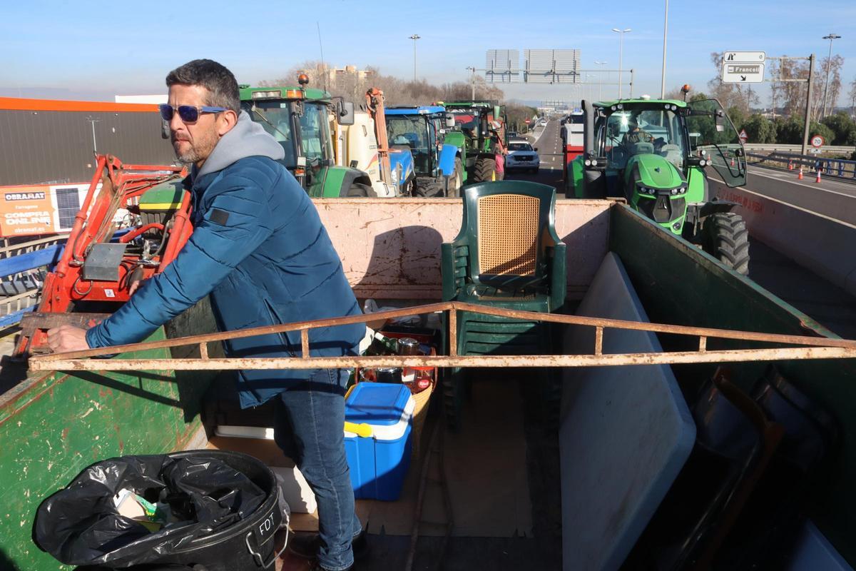 Los agricultores desbloquean los accesos al puerto de Tarragona