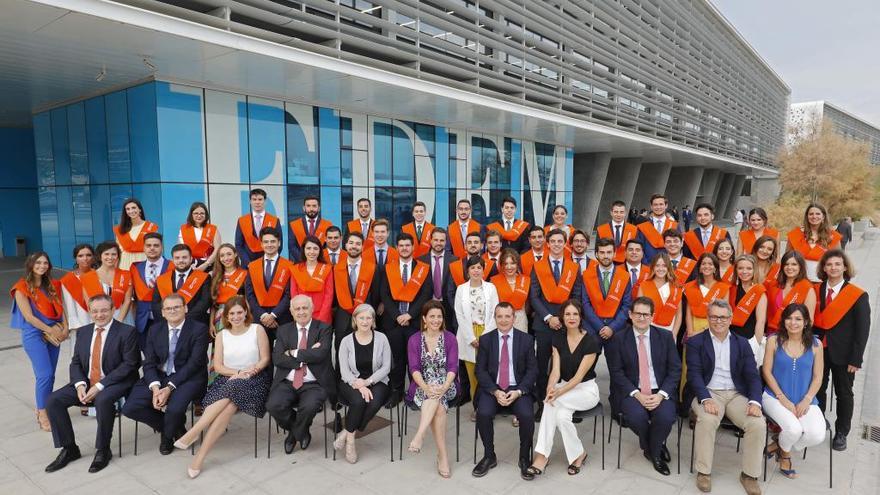 Foto de familia de la tercera promoción del grado ADE en EDEM