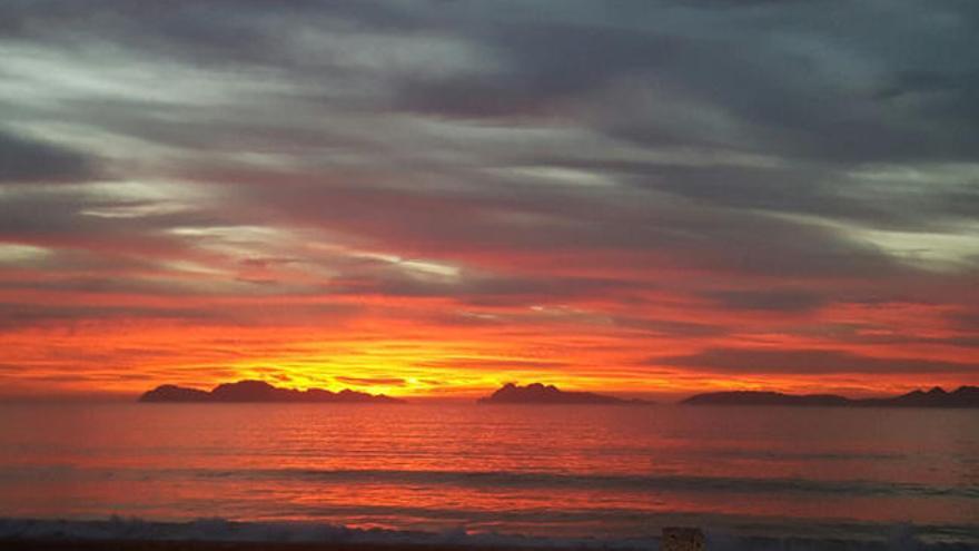 Atardecer sobre la ría de Vigo // ÓSCAR COSTAS