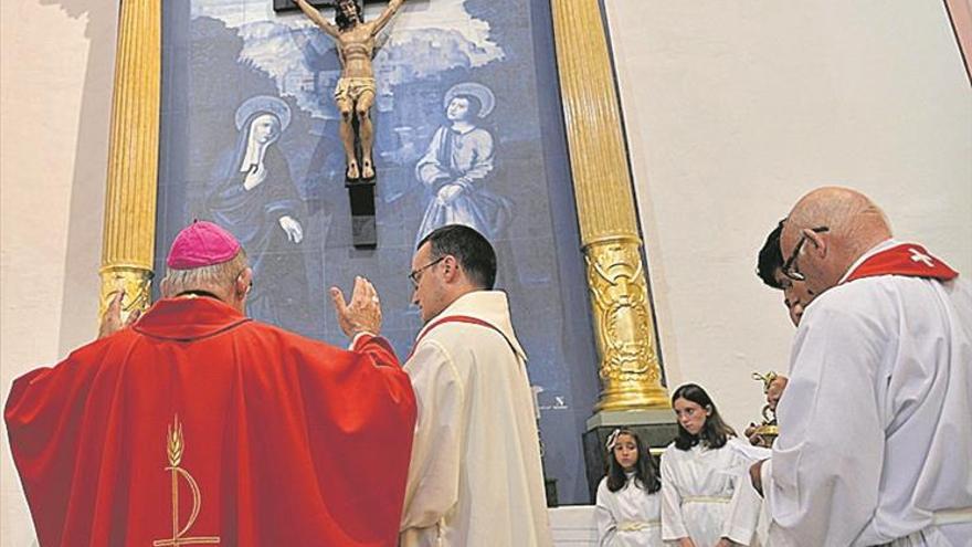 El obispo bendice un nuevo altar dedicado a Cristo