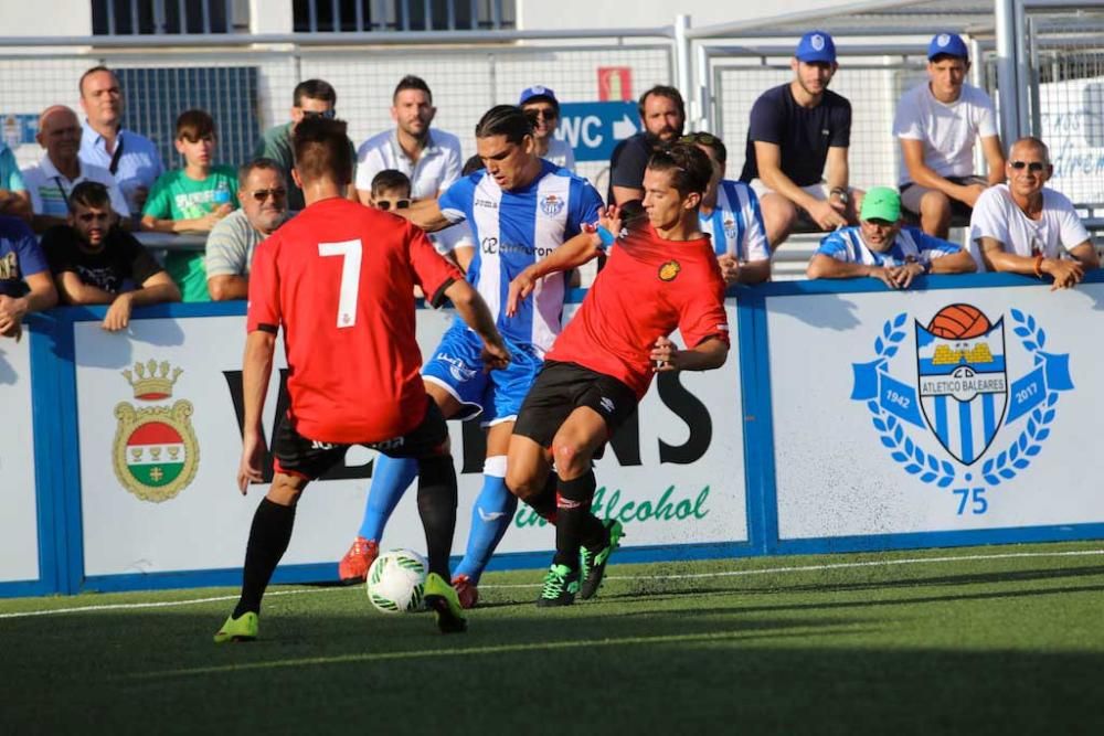 Der mallorquinische Fußball-Drittligist Atlético Baleares hat am Samstagabend (27.8.) gegen die Filialmannschaft von Real Mallorca mit 2:1 gewonnen.