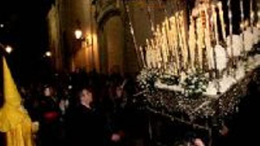 El puente Viejo,a la luz de las velas y cánticos en la catedral