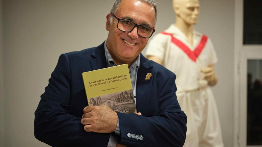El profesor Víctor Alonso bucea en el pasado de la lucha canaria en Geneto en su nuevo libro