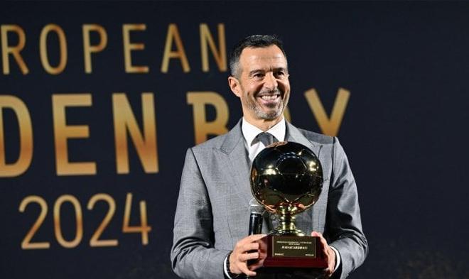 A Jorge Mendes se le acumula el trabajo en el Barça