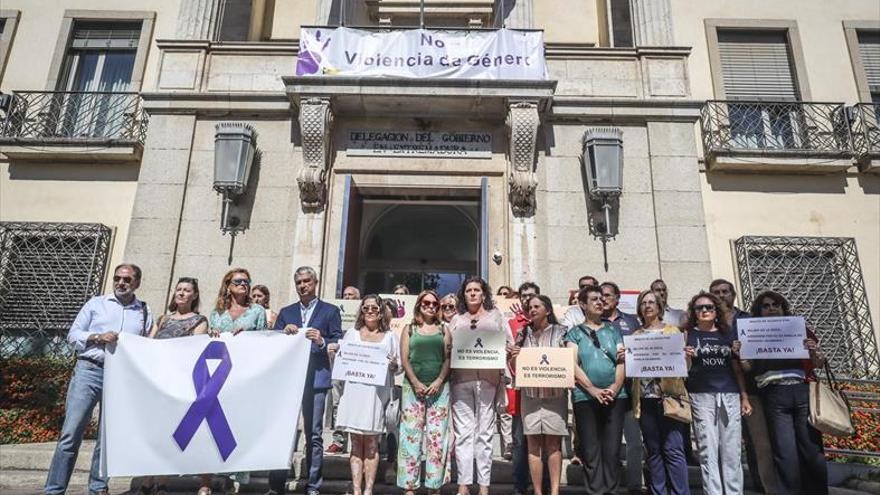 Silencio en repulsa por crímenes machistas