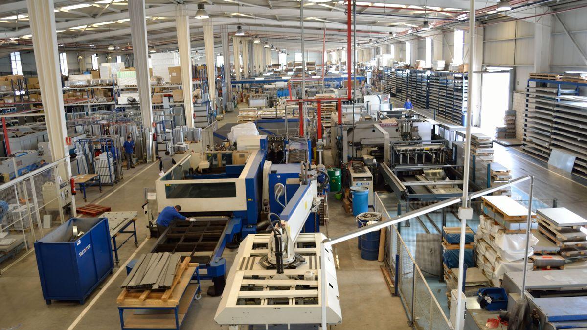 Actividad en una industria cordobesa.