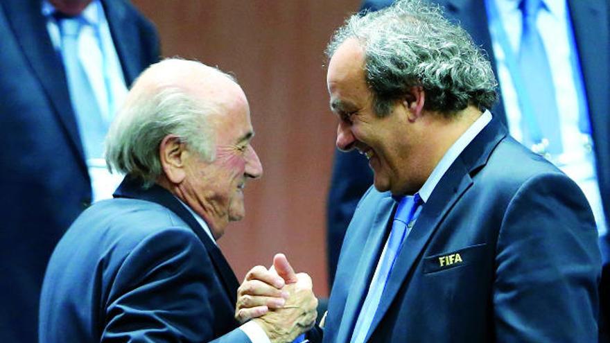 Sanción de ocho años a Joseph Blatter y Platini por el &#039;FIFAgate&#039;