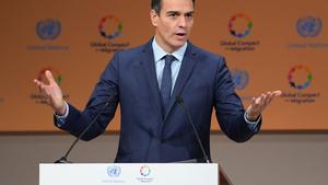 Spanish Prime Minister Pedro Sanchez addresses the United Nations conference on migration on December 10  2018 in the Moroccan city of Marrakesh  - Politicians from around the globe gathered in Morocco for a major conference to endorse a United Nations migration pact  despite a string of withdrawals driven by anti-immigrant populism  The Global Compact for Safe  Orderly and Regular Migration was finalised at the UN in July after 18 months of talks and is due to be formally adopted with the bang of a gavel at the start of the two-day conference in Marrakesh   Photo by FETHI BELAID   AFP