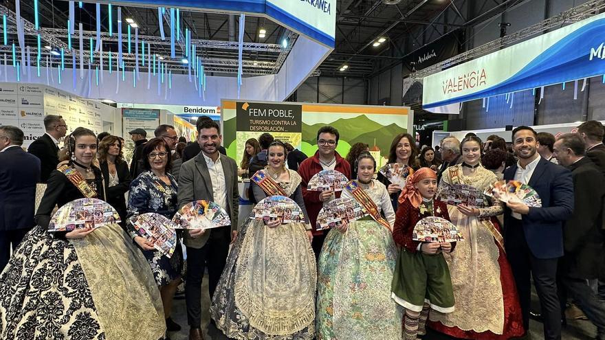 Las Falleras Mayores de Benaguasil promocionan las Fallas en Fitur