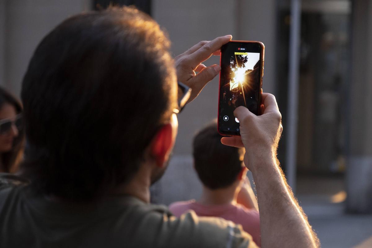 Així es va veure l'eclipsi des del centre de Manresa
