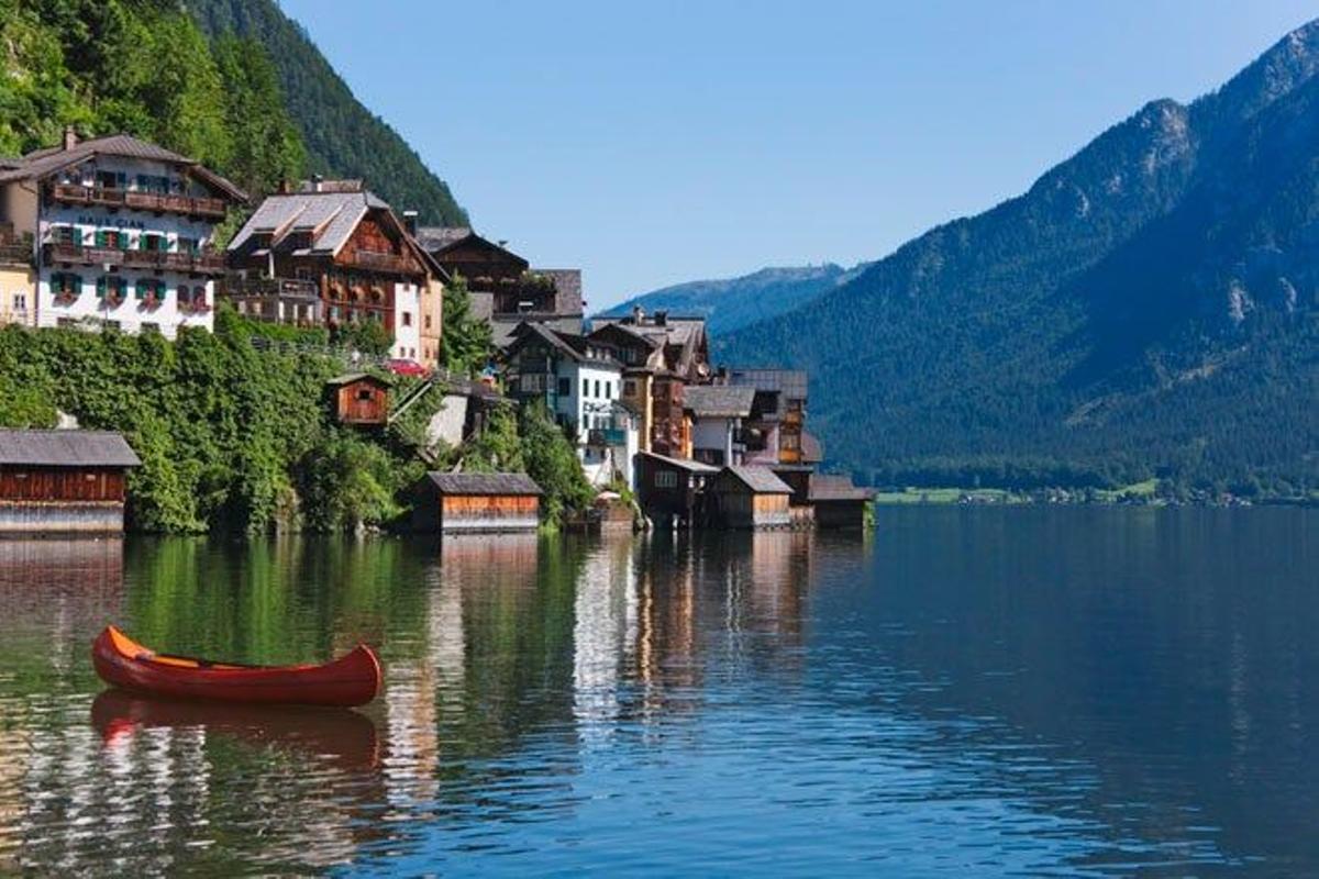 Hallstatt llega, literalmente, hasta la orilla del lago Hallstätter See.