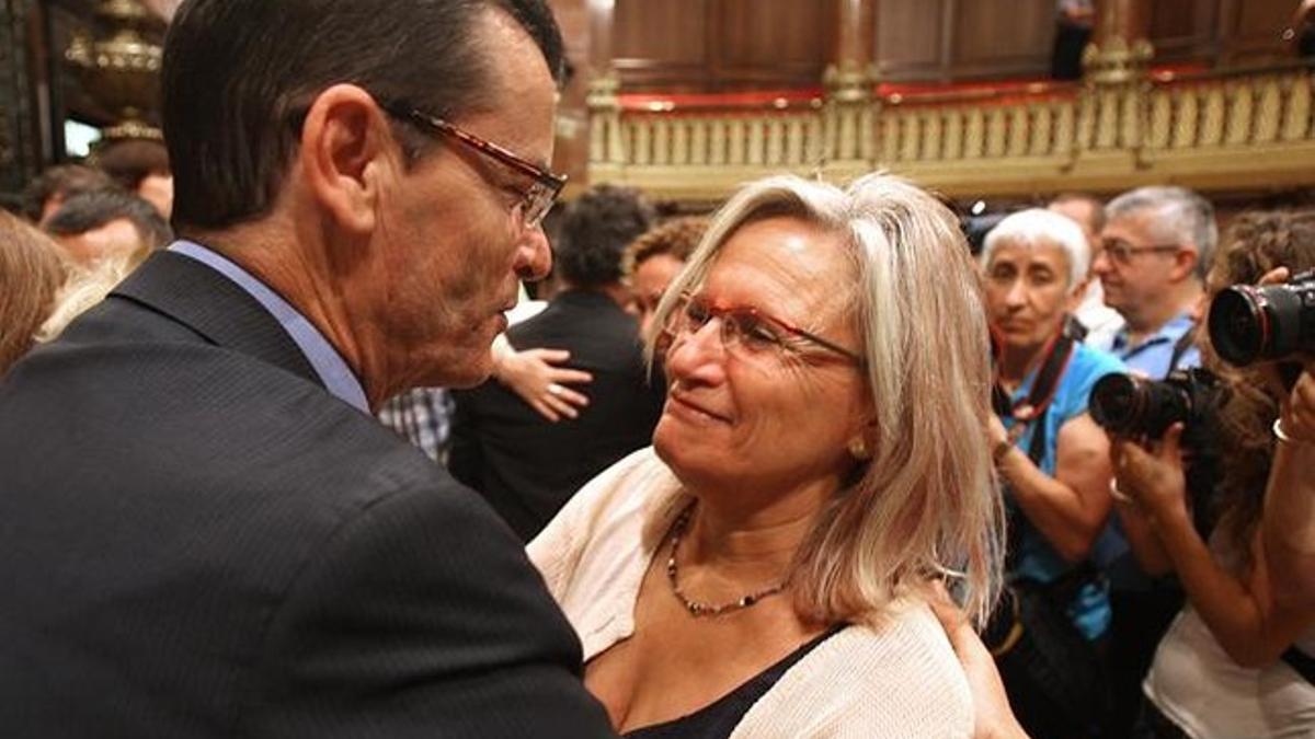 Imma Mayol, junto a Francesc Narvaez, en la última sesión del pleno municipal con Hereu como alcalde.