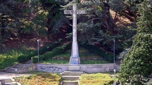 La cruz de 12 metros del monte de O Castro, en Vigo.