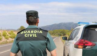 Interceptan andando por una carretera de Formentera a 11 migrantes que llegaron en patera