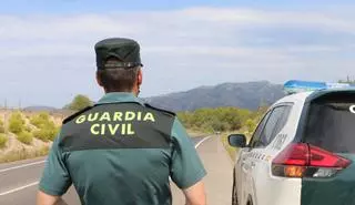 Interceptan andando por una carretera de Formentera a 11 migrantes que llegaron en patera