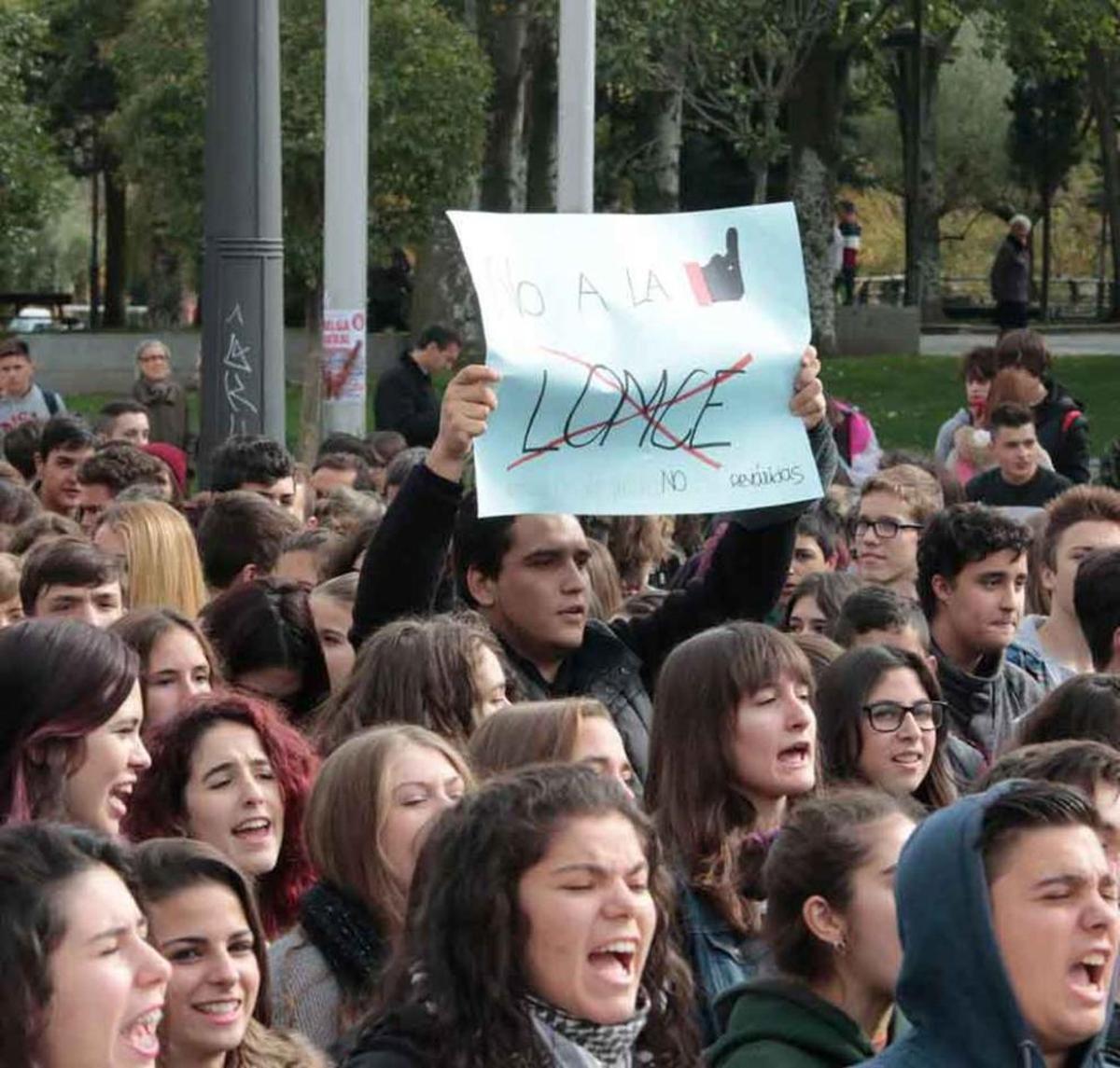 Los estudiantes zamoranos desconfían del anuncio de Rajoy de suspender las reválidas