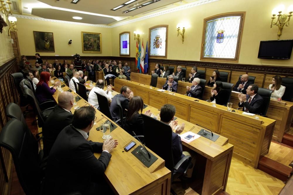 Pleno de distinciones en Gijón.