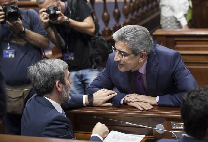 Pleno en el Parlamento de Canarias